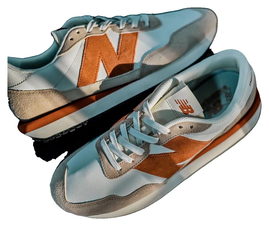New Balance 237 — לבן / כתום / תכלת