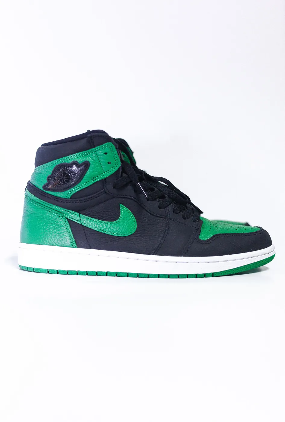 Jordan Air Jordan 1 Retro High OG 'Pine Green', צילום אווירה