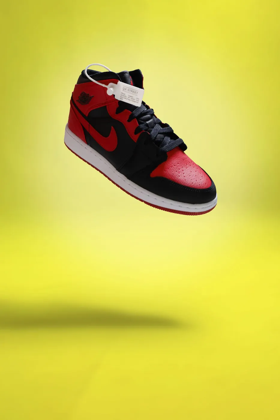 Jordan Air Jordan 1 Mid, צילום אווירה