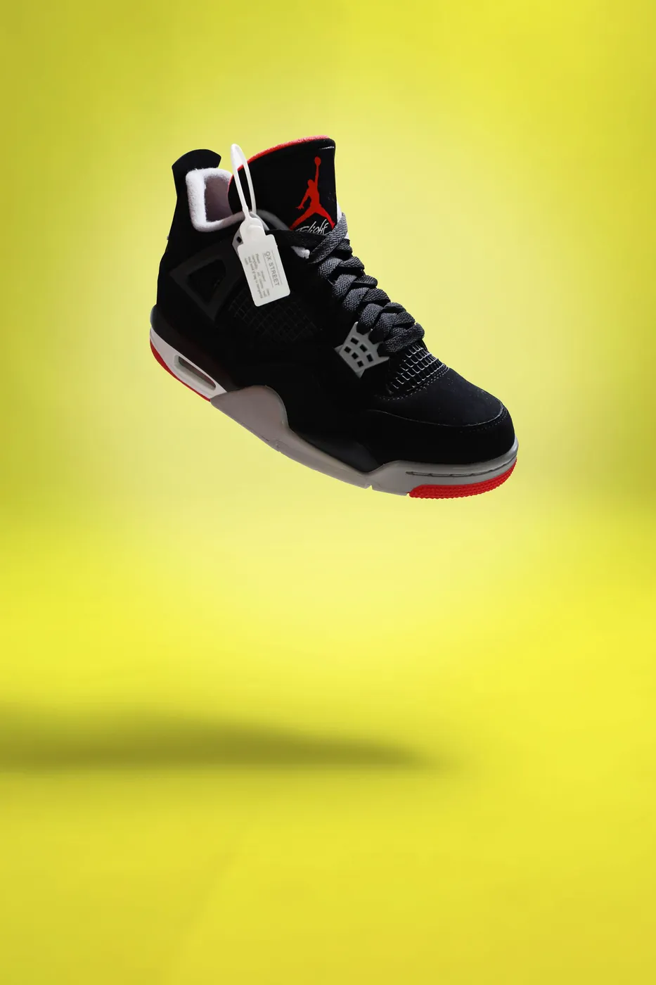 Jordan Air Jordan 4 Retro GS 'Bred', צילום אווירה