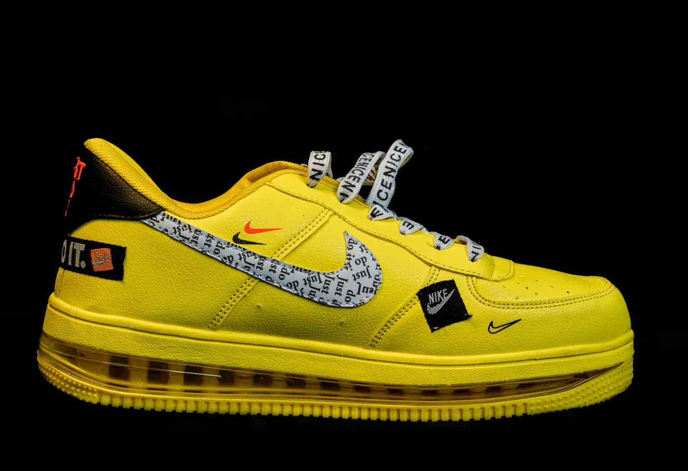 Nike Air Force 1 'Just Do It', צילום אווירה