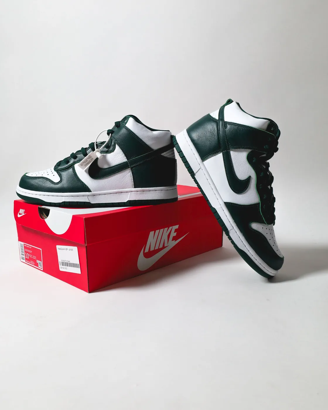 Nike Dunk High 'Spartan Green', צילום אווירה
