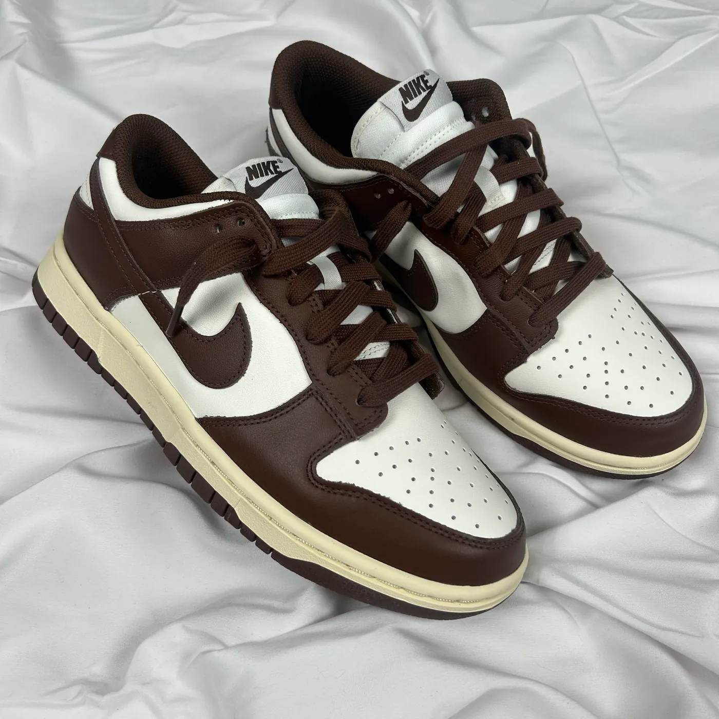 Nike Dunk Low GS 'Cacao Wow', צילום אווירה