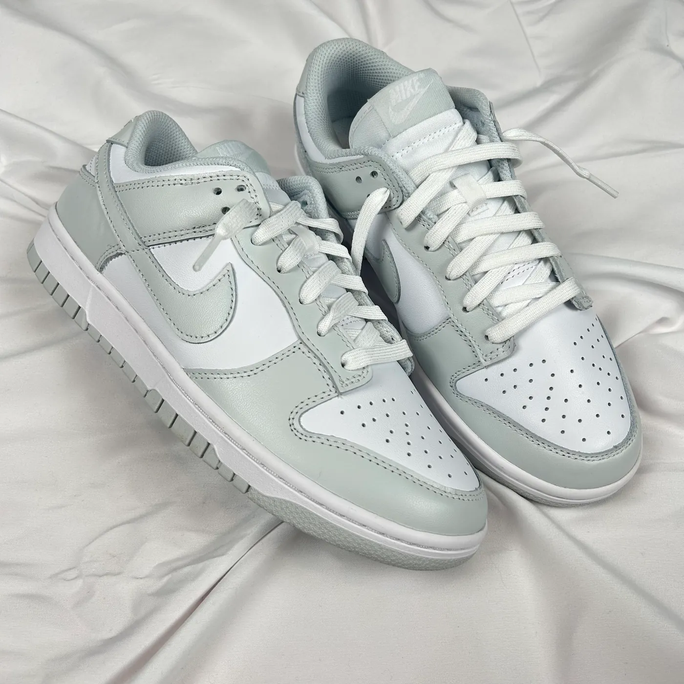 Nike Dunk Low 'Grey Fog', צילום אווירה