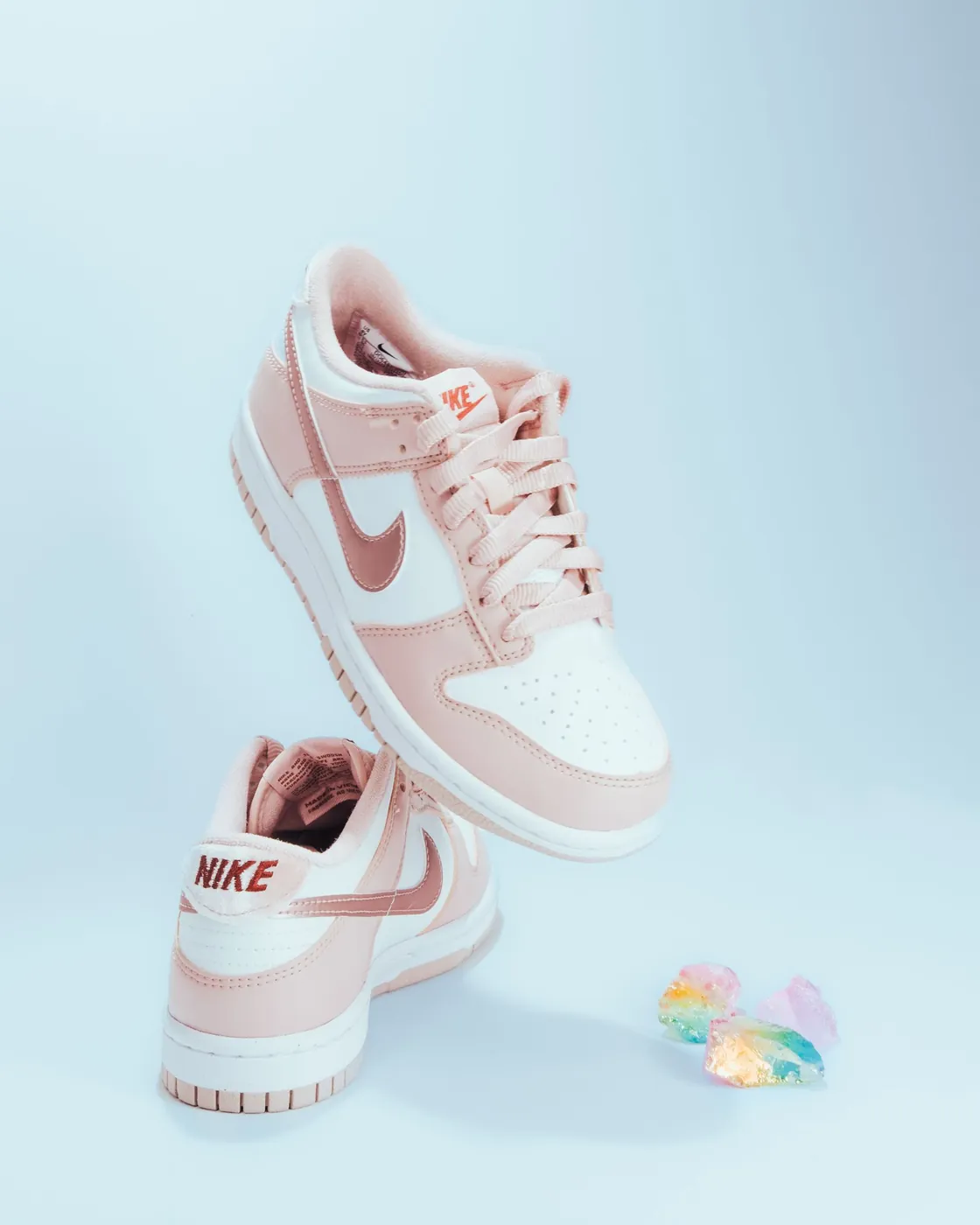 Nike Dunk Low GS 'Soft Pink', צילום אווירה