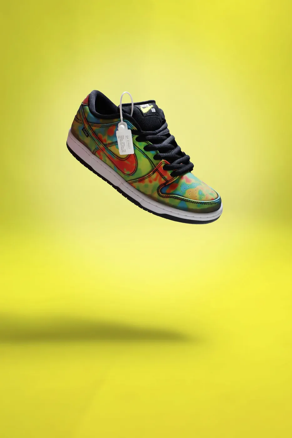 Nike SB Dunk Low 'Tie-Dye', צילום אווירה